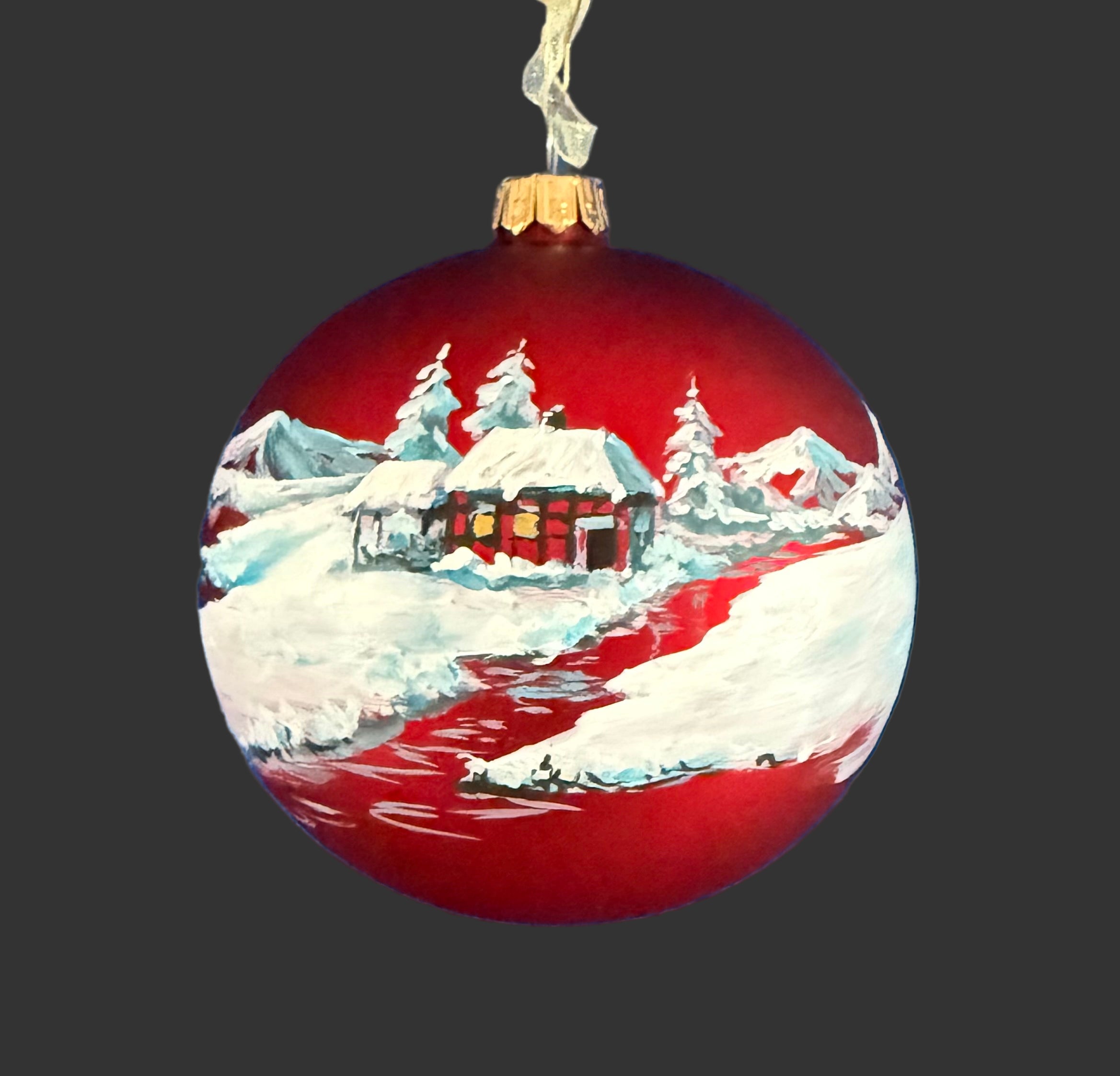 Tannenbaumkugel - Schneebedecktes Haus am Flussufer, Rot 10