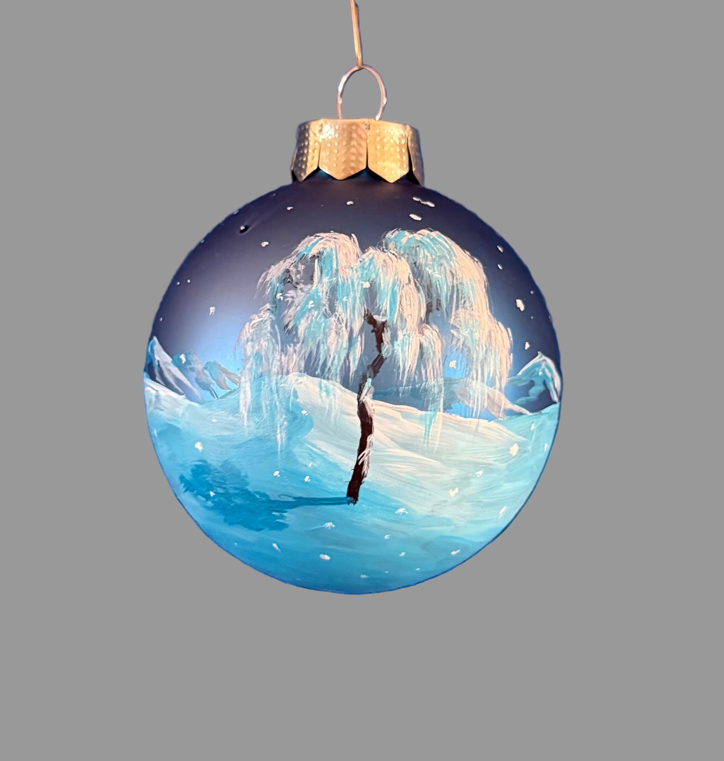 Tannenbaumkugel, Schneelandschaft mattblau 8 cm