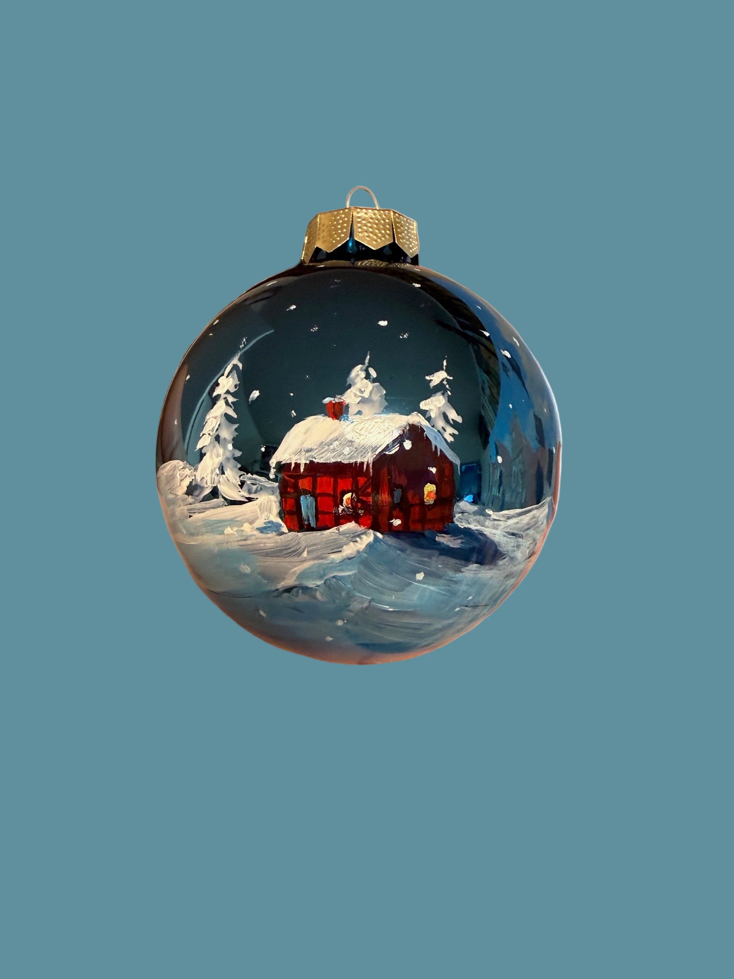 Tannenbaumkugel "Rotes Fachwerkhaus in Schneenacht" 8 cm, Glas Blau