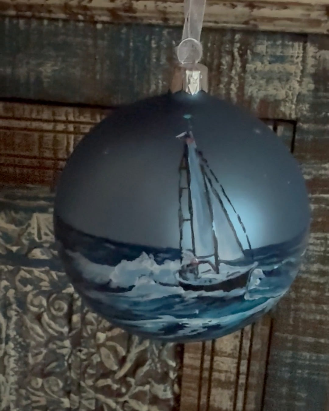 Weihnachtsbaumkugel Segelboot auf hoher See 10cm